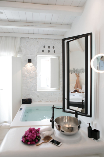 Bathroom 5, Euphoria Downtown, South Aegean