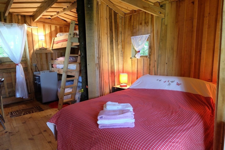 Bedroom 4, Cabane dans les Arbres - Tree House, Mayenne