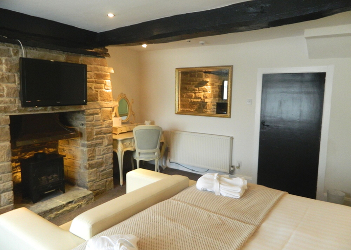 Bedroom 3, Black Horse Inn, Calderdale