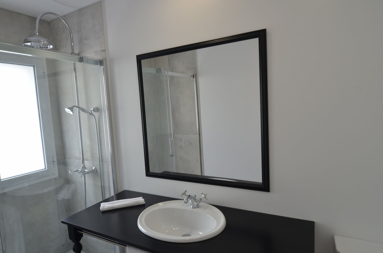 Bathroom 3, VILA TOCA by brugrani, Funchal