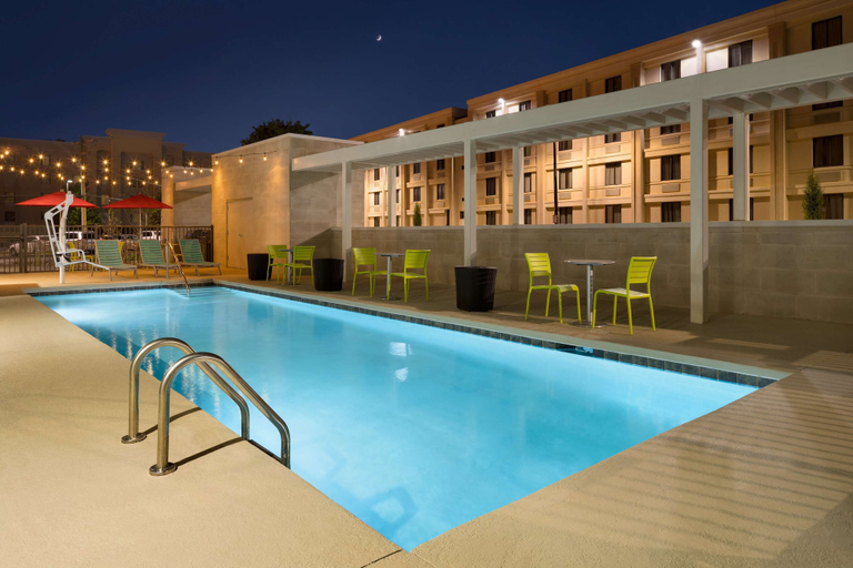 Sport & Beauty, Home2 Suites by Hilton Charlotte Airport, Mecklenburg