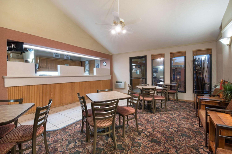Food & Drinks, Serena Inn & Suites - Rapid City, Pennington
