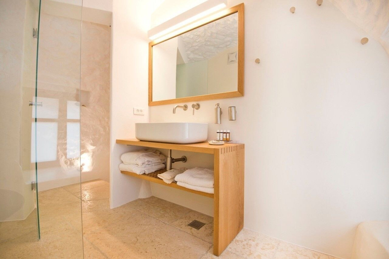 Bathroom 3, Pirgos Mavromichali, Peloponnese