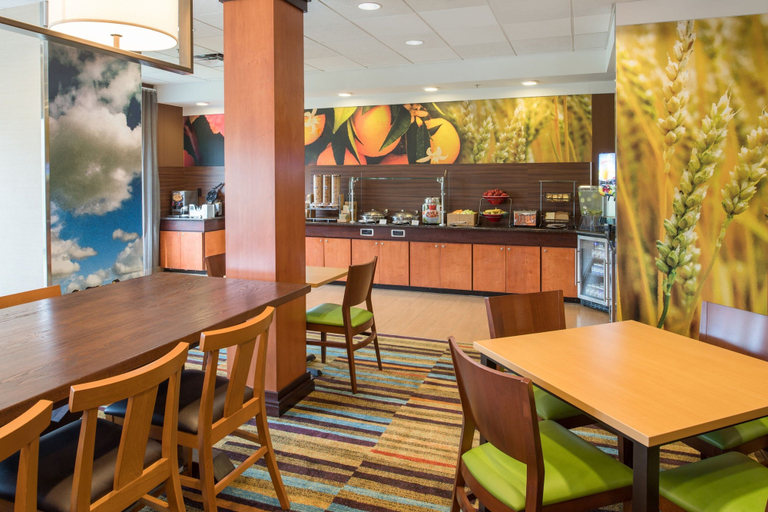 Food & Drinks 5, Fairfield Inn & Suites by Marriott Portland North, Multnomah