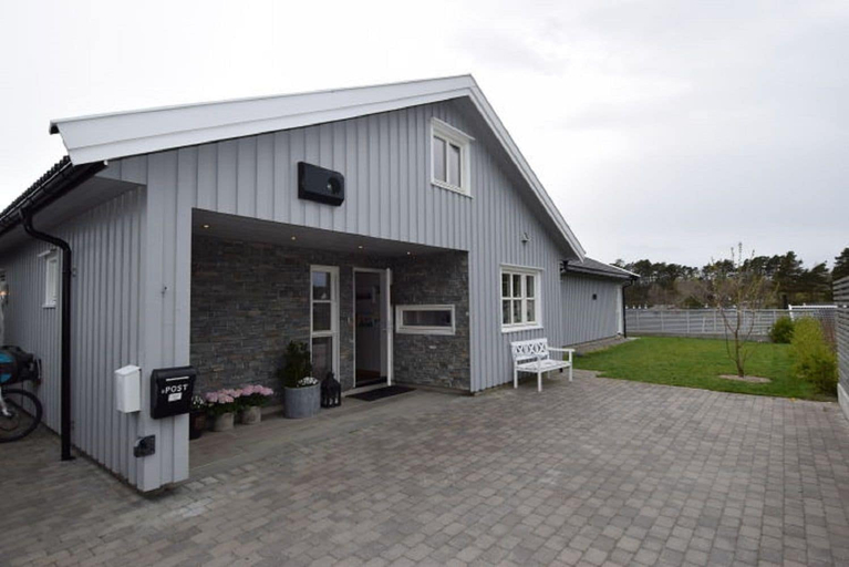 Exterior & Views