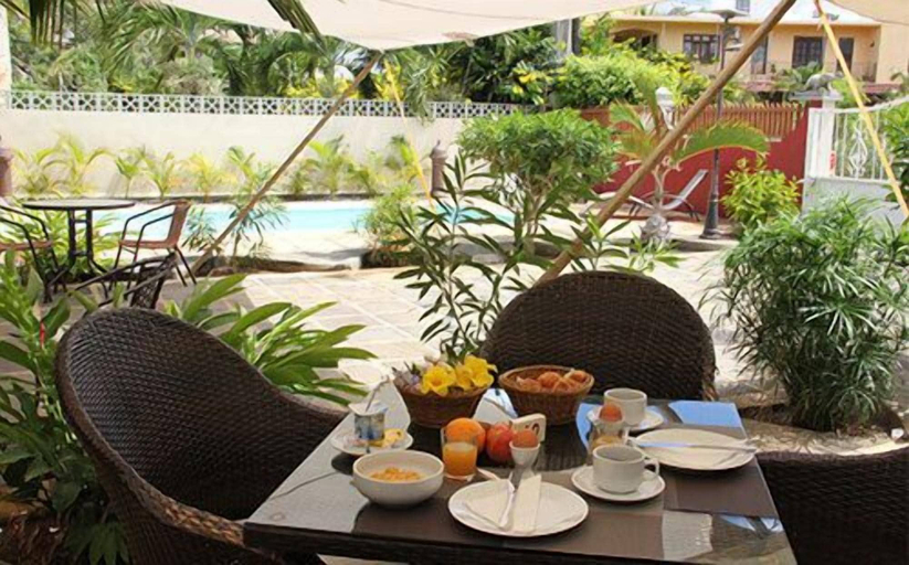 Food & Drinks 5, Lariad BnB, Black River