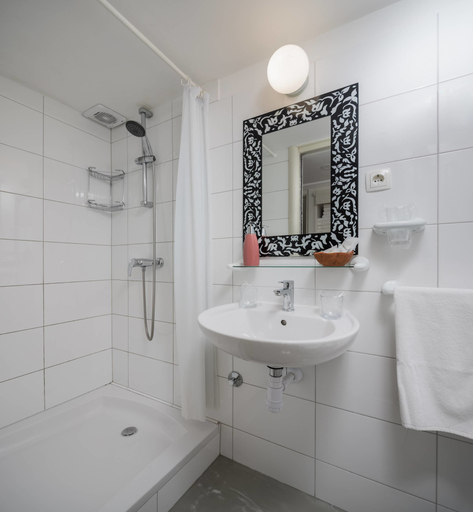Bathroom 4, PLR Accommodation, Split