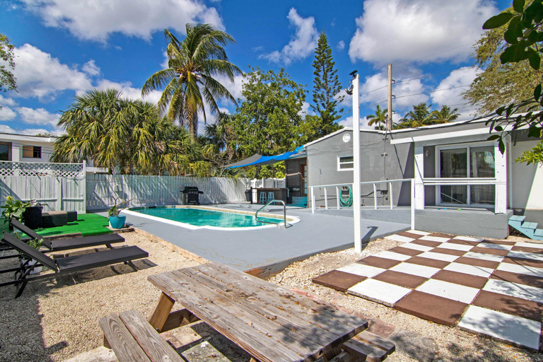 Sport & Beauty 1, Tarpon River Retreat, Broward