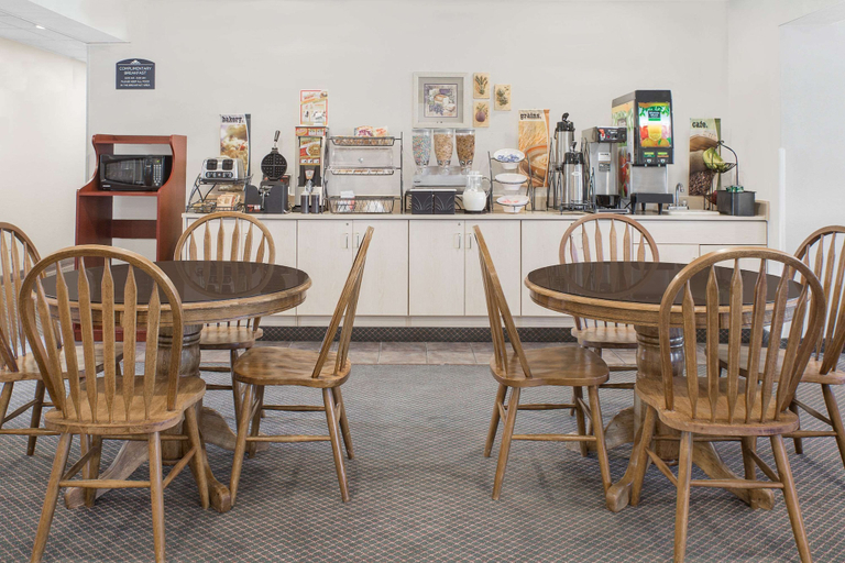 Food & Drinks 4, Microtel Inn by Wyndham Broken Bow, McCurtain