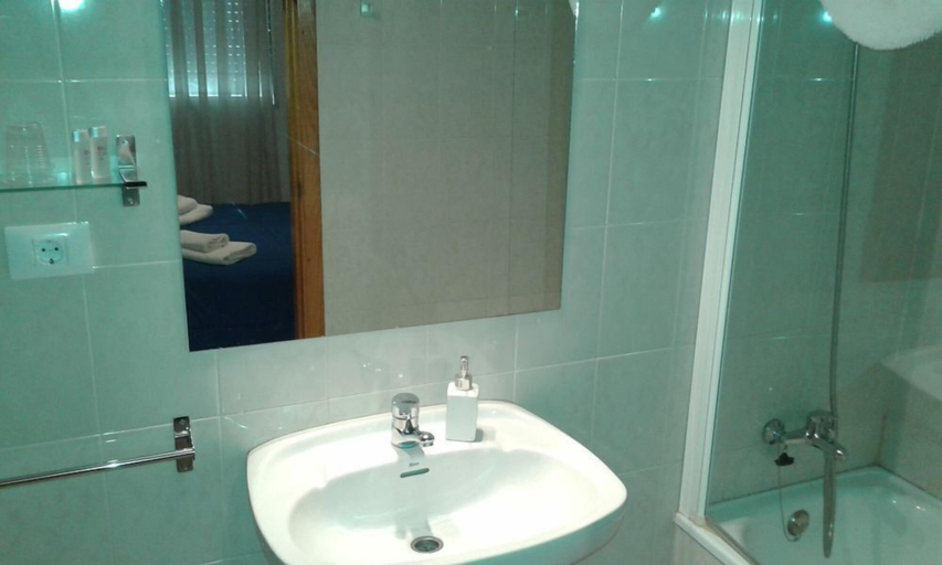 Bathroom 3, Hostal Neus, Castellón