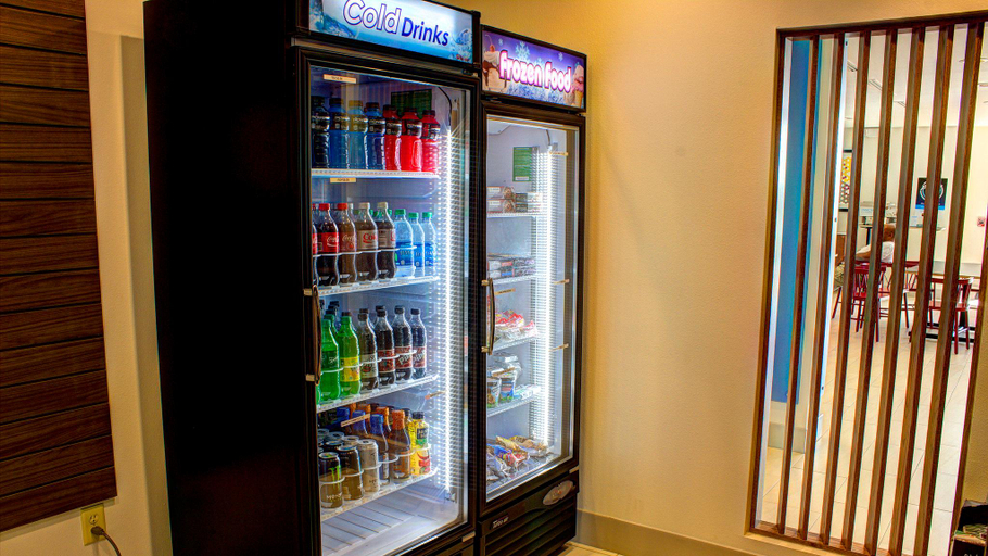 Food & Drinks 3, Holiday Inn Express Spencer By IHG, Clay