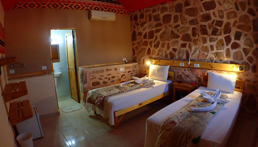 Bedroom 3, Roots, Al-Qusayr