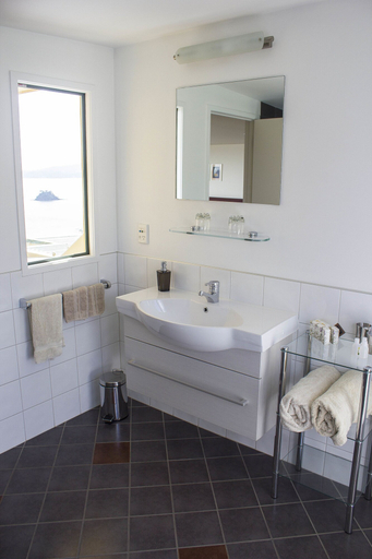 Bathroom 3, Allegra House, Far North