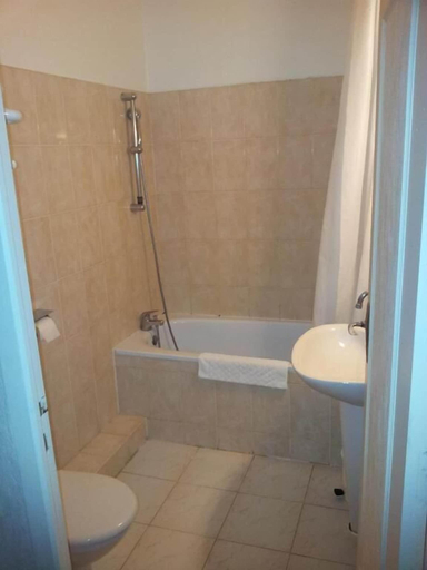 Bathroom 3, L'Etang des Reynats, Dordogne