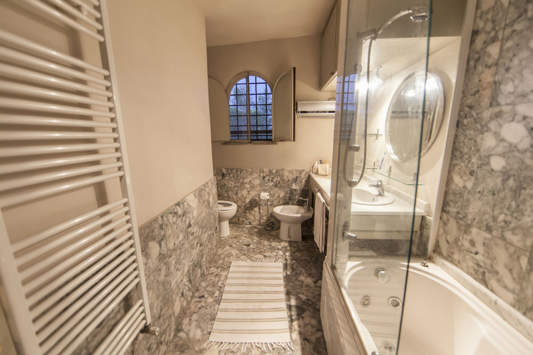 Bathroom 3, Castello di Torcrescenza, Roma