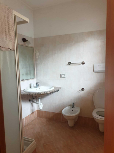 Bathroom 5, Albergo Ristorante Italia, Alessandria