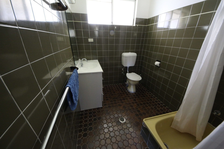 Bathroom, Stouty's at Hat Head, Kempsey