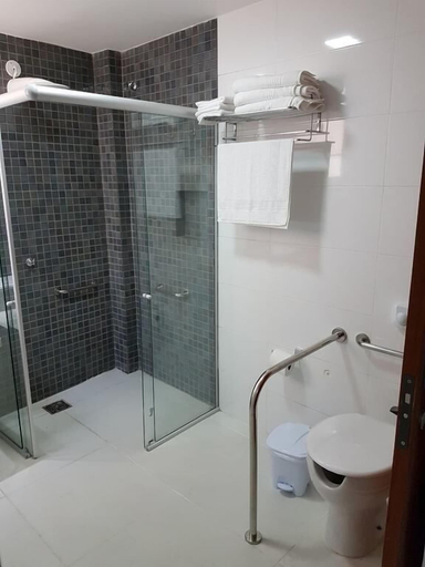 Bathroom 4, Pousada La Portella, Cabo Frio