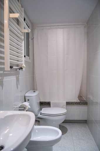 Bathroom 4, Hostal Apolo, Barcelona