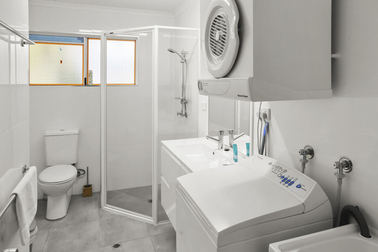 Bathroom 4, Agincourt Beachfront Apartments, Cairns