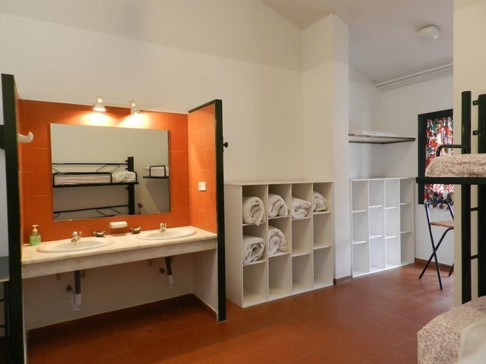 Bathroom 4, Hostel Layos, Toledo, Toledo