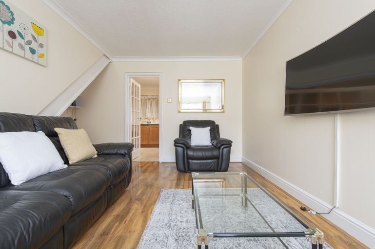 Others 5, Abkat Holiday Home, London