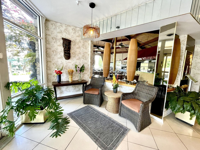 Public Area 2, Tiki Resort, Warren