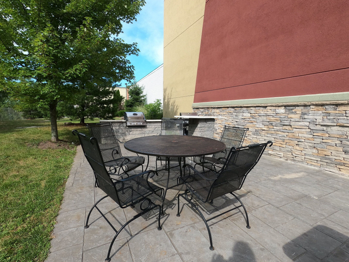 Others 5, HomeTowne Studios & Suites By Red Roof Washington, Washington