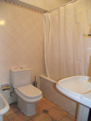 Bathroom 4, Hotel Batalha, Batalha