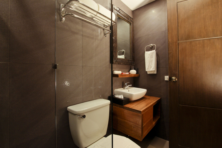 Bathroom 5, The Bourke Hotel, Davao City