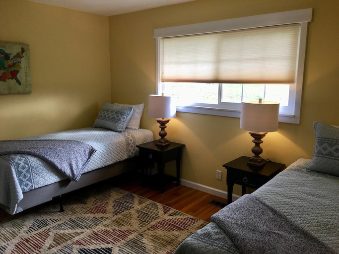 Bedroom 2, Racing Horse Ranch and Guest House with Golf, Josephine