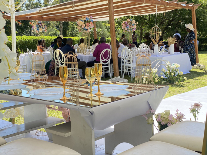 Food & Drinks 3, Babblers Park, Suna East