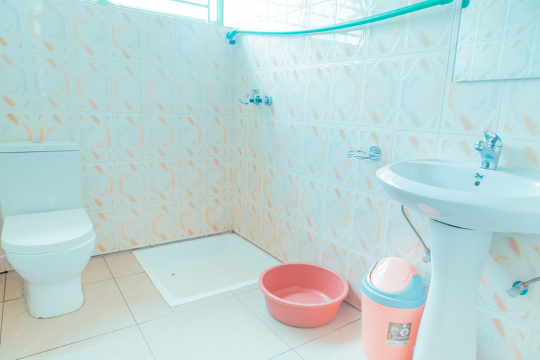 Bathroom, La Corniche Motel Nyabihu, Musanze