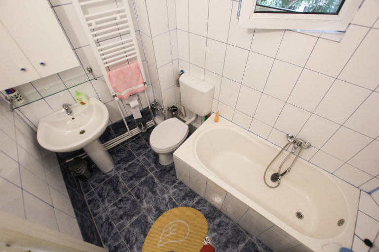 Bathroom 4, Casa dell'Edera, Municipiul Bucuresti