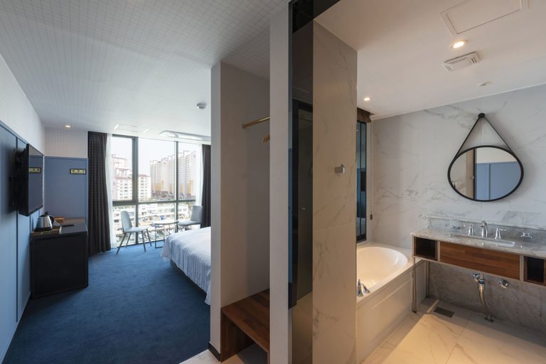 Bathroom 4, Sinho Brown-dot, Gangseo