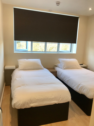 Bedroom 2, Eazzzy rooms Corby, Northamptonshire