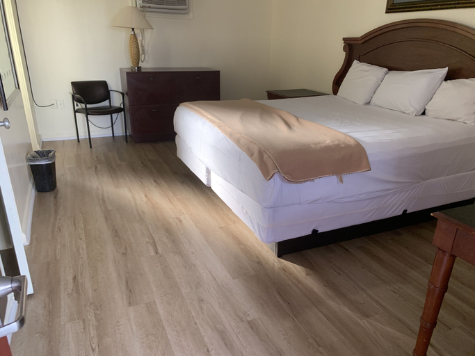 Bedroom 5, Sunset Inn, Atlantic