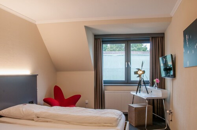 Bedroom 5, Kino - Hotel Meyer, Stade