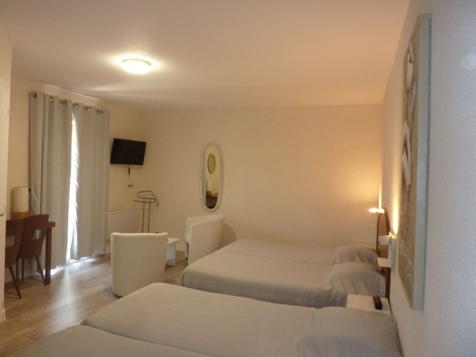 Bedroom 3, Hôtel La Renommée, Yonne