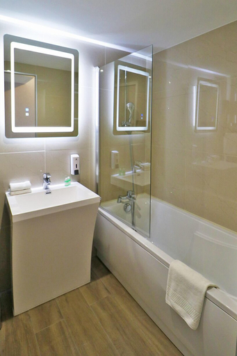 Bathroom 4, Hotel Napoléon, Alpes-Maritimes