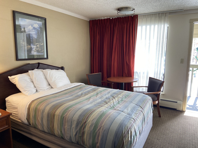 Bedroom 2, Snowshoe Motel, Summit