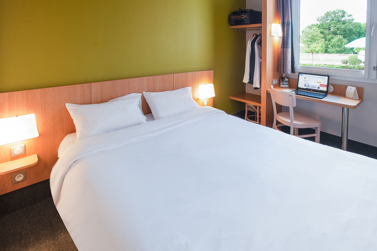 Bedroom 3, B&B HOTEL Brive-la-Gaillarde, Corrèze