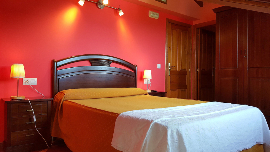 Bedroom 2, Casa Pelayin, Asturias