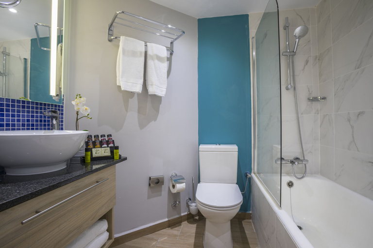 Bathroom 4, Leonardo Laura Beach & Splash Resort