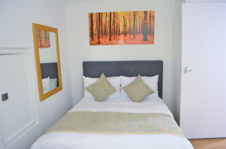 Bedroom 5, Stratford by Servprop, London