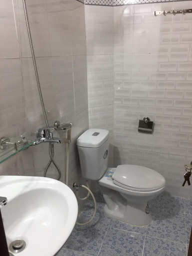 Bathroom 4, B Stay Hotel, Phú Quốc