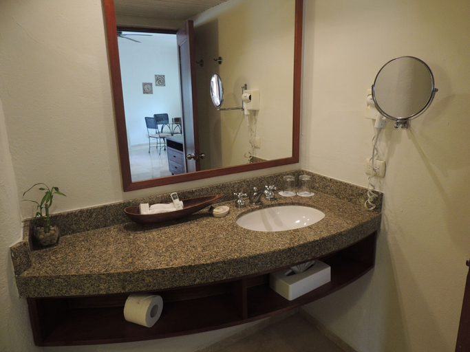 Bathroom 4, Playa Palms Beach Hotel, Cozumel