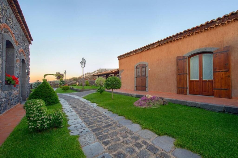 Exterior & Views 2, Etna Quota Mille Boutique Hotel, Typical Sicilian Food & Wine, Catania