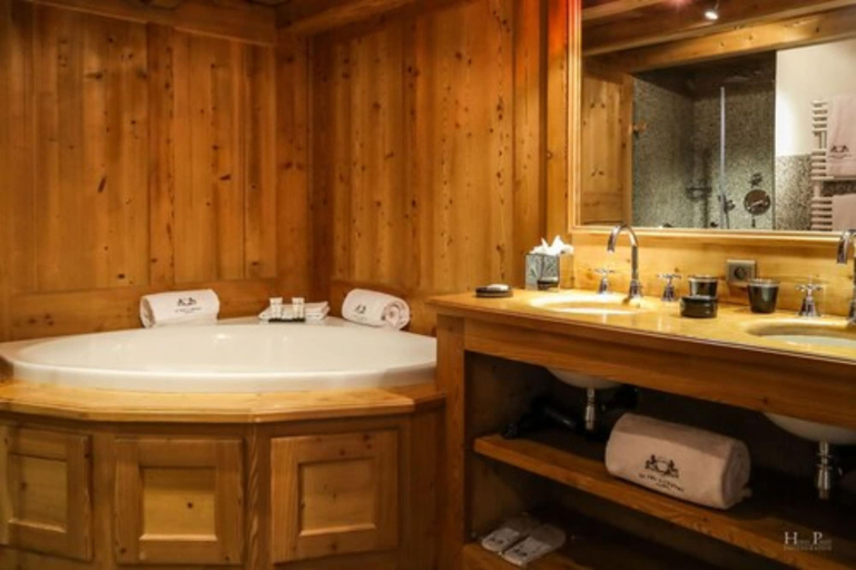 Bathroom 4, Hôtel Le Fer à Cheval, Haute-Savoie