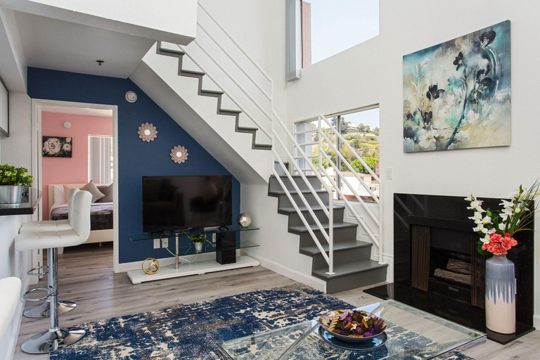 Public Area 2, Luxurious 2BD & Den Hollywood Apartment, Los Angeles